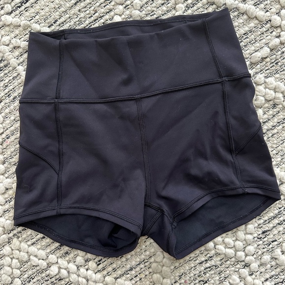 Lululemon In Movement Biker Shorts Everlux 2.5" Size 4 in Black. - Picture 5 of 9
